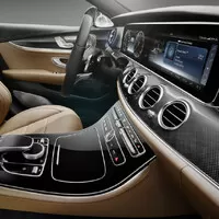 Nový Mercedes třídy E je definitivně venku