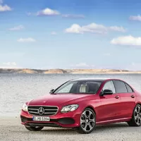 Nový Mercedes třídy E je definitivně venku