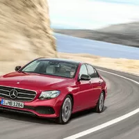 Nový Mercedes třídy E je definitivně venku