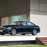Nový Mercedes třídy E je definitivně venku