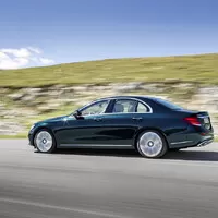 Nový Mercedes třídy E je definitivně venku