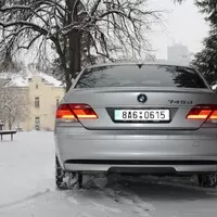 BMW 745d: Kosmická loď z minulosti