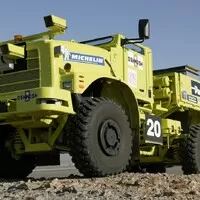 Autíčkářův týden: Satelitní Toyota a 900 koní na sněhu