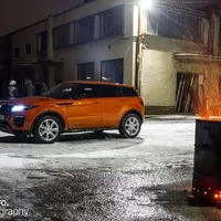 První letošní Kafe&Káry: Plápolající sudy a klouzající účastníci