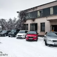 První letošní Kafe&Káry: Plápolající sudy a klouzající účastníci