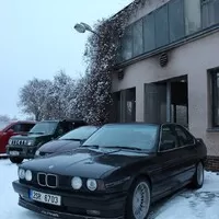 První letošní Kafe&Káry: Plápolající sudy a klouzající účastníci