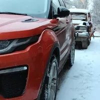 První letošní Kafe&Káry: Plápolající sudy a klouzající účastníci