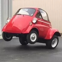 Na prodej je malá Isetta s velkým srdcem. Teda vlastně motorem