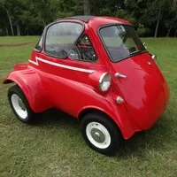Na prodej je malá Isetta s velkým srdcem. Teda vlastně motorem