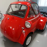Na prodej je malá Isetta s velkým srdcem. Teda vlastně motorem