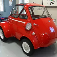 Na prodej je malá Isetta s velkým srdcem. Teda vlastně motorem