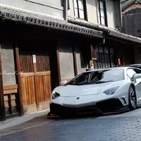 Přijde vám křídlo na Aventadoru malé? Dopřejte si větší!