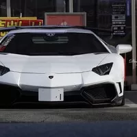 Přijde vám křídlo na Aventadoru malé? Dopřejte si větší!