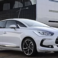 Autíčkářův týden: Je libo BMW Z5 nebo pojízdný šmajchl-kabinet?
