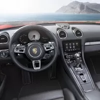 Faceliftované Porsche 718 Boxster je tady