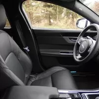 Jaguar XF 2.0: Kočka bez drápů