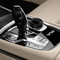 BMW řady 7 konečně s „M“ na zádi