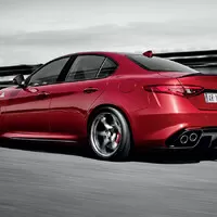 Alfa Romeo Giulia přesunuta zase zpátky na březen