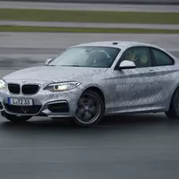 Záblesk budoucnosti: Hacker poslal driftující BMW do zdi