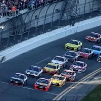 Sezóna NASCAR začala nejtěsnějším finishem v historii