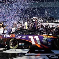 Sezóna NASCAR začala nejtěsnějším finishem v historii