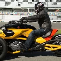 Can-Am odhaluje přeplňovanou tříkolku s výkonem 150 koní