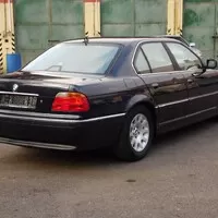 Bazarový snílek: BMW 735i