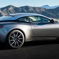 Nové fotky Astonu Martin DB11: Že by konečně?