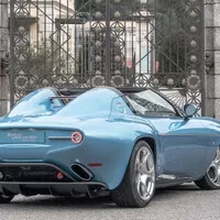 Autíčkář se ptá: Je hezčí originální Alfa Romeo 8C, nebo Disco Volante?