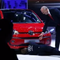 Environmentální komediant narušil tiskovku Volkswagenu