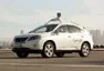 Roboauta od Google se učí jezdit víc jako lidi, jedno už nabouralo