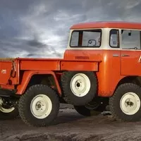 7 šílených Jeepů vyráží do pouště