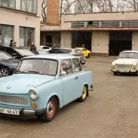 Kafe&Káry v Gas Townu – Lotus, truck a závody nevidomých