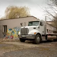 Kafe&Káry v Gas Townu – Lotus, truck a závody nevidomých