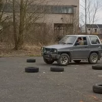 Kafe&Káry v Gas Townu – Lotus, truck a závody nevidomých