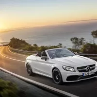 Mercedes představuje nové C63, včetně verze kabriolet