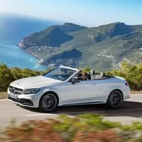 Mercedes představuje nové C63, včetně verze kabriolet