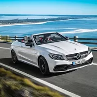 Mercedes představuje nové C63, včetně verze kabriolet