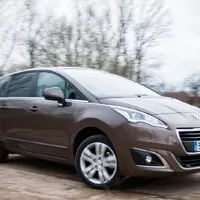 Peugeot 5008 Active: Učebnicový příklad