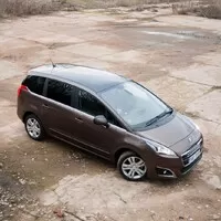 Peugeot 5008 Active: Učebnicový příklad