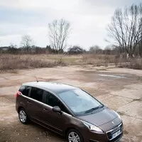 Peugeot 5008 Active: Učebnicový příklad