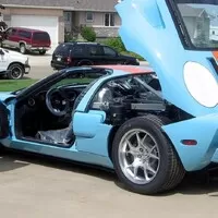 Zbrusu nový Ford GT Herritage Edition k mání v aukci