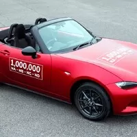 Mazda vyrobila jubilejní miliontou Miatu