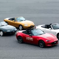 Mazda vyrobila jubilejní miliontou Miatu