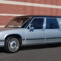 Bazarový snílek: Cadillac DeVille Hearse
