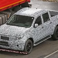 Na světlo pronikly první špionážní fotky pick-upu od Mercedesu