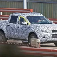 Na světlo pronikly první špionážní fotky pick-upu od Mercedesu