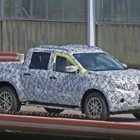 Na světlo pronikly první špionážní fotky pick-upu od Mercedesu