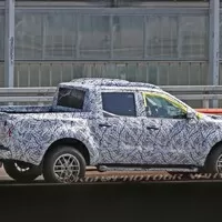 Na světlo pronikly první špionážní fotky pick-upu od Mercedesu