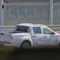 Na světlo pronikly první špionážní fotky pick-upu od Mercedesu